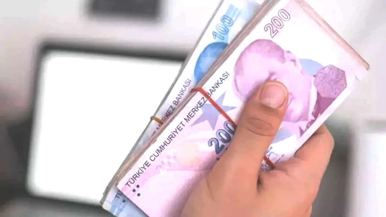 Asgari Ücrette Heyecan Verici Artış! 22.104 TL'ye 4 Farklı Zam Hesabı: İşçiler Ne Kadar Alacak?